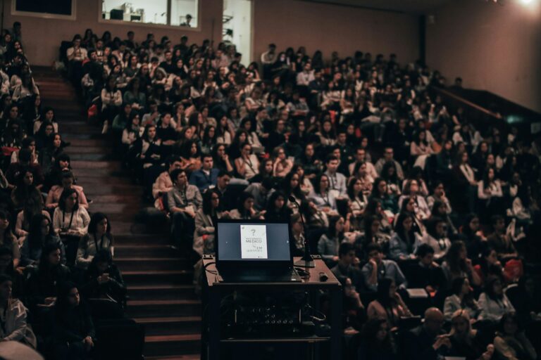 Interaktywne narzędzia w szkoleniach, wystąpieniach i promocji (Genially, Canva, Mentimeter, AhaSlides)